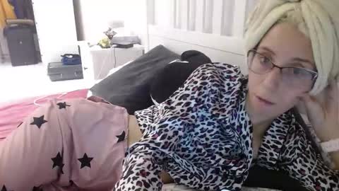 Snapshot of barelylegalblondy chatting on 09/15/25, 05:46 Lena online show from 09/15/25, 05:46