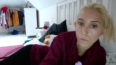 Snapshot of barelylegalblondy chatting on 10/18/25, 12:06 Lena online show from 10/18/25, 12:06