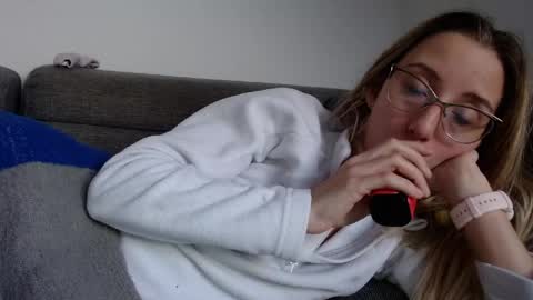 Lena online show from 04/17/26, 09:23