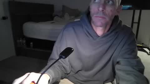 Snapshot of barryblackgun chatting on 12/27/24, 11:06 barryblackgun online show from 12/27/24, 11:06