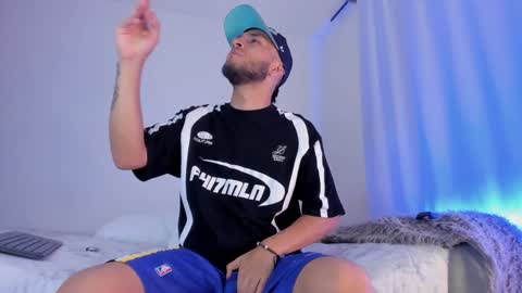 Bruce  online show from 01/08/25, 05:05