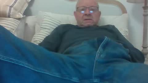 Snapshot of bass245 chatting on 03/28/26, 06:18 Bass245 online show from 03/28/26, 06:18