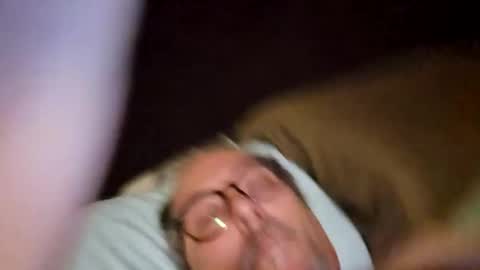 Snapshot of bassman966 chatting on 09/29/25, 03:44 bassman966 online show from 09/29/25, 03:44