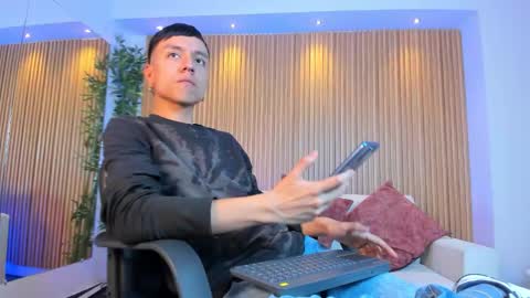 Snapshot of basthiianxxx chatting on 12/02/25, 08:04 Basthiian online show from 12/02/25, 08:04