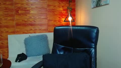 Snapshot of bastiaan_28 chatting on 12/17/24, 08:23 Bastian online show from 12/17/24, 08:23