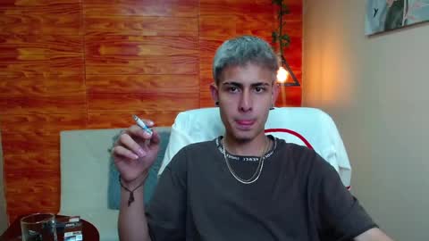 Snapshot of bastiaan_28 chatting on 12/20/24, 01:36 Bastian online show from 12/20/24, 01:36