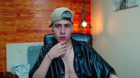 Snapshot of bastiaan_28 chatting on 12/25/24, 02:57 Bastian online show from 12/25/24, 02:57