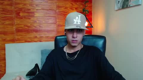 Snapshot of bastiaan_28 chatting on 12/31/24, 07:53 Bastian online show from 12/31/24, 07:53