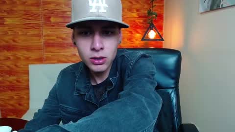 Snapshot of bastiaan_28 chatting on 01/04/25, 05:05 Bastian online show from 01/04/25, 05:05