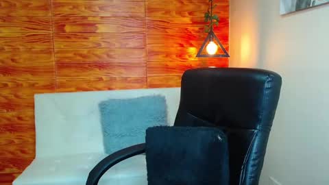 Snapshot of bastiaan_28 chatting on 01/05/25, 08:21 Bastian online show from 01/05/25, 08:21