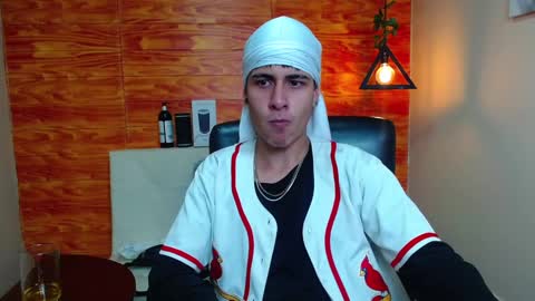 Snapshot of bastiaan_28 chatting on 01/12/25, 03:49 Bastian online show from 01/12/25, 03:49