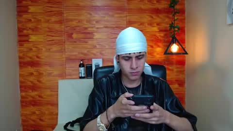 Snapshot of bastiaan_28 chatting on 01/14/25, 02:29 Bastian online show from 01/14/25, 02:29