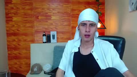 Snapshot of bastiaan_28 chatting on 01/15/25, 04:15 Bastian online show from 01/15/25, 04:15