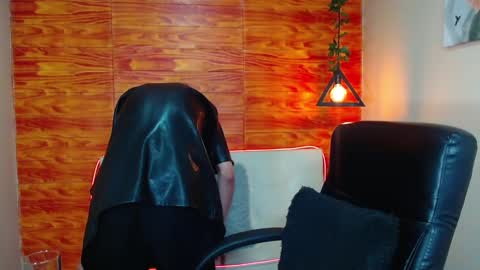 Snapshot of bastiaan_28 chatting on 01/17/25, 01:25 Bastian online show from 01/17/25, 01:25