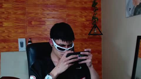 Snapshot of bastiaan_28 chatting on 02/12/25, 06:19 Bastian online show from 02/12/25, 06:19