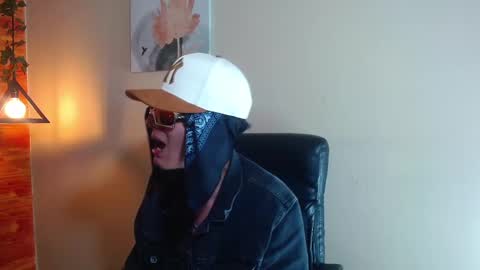 Snapshot of bastiaan_28 chatting on 02/14/25, 08:31 Bastian online show from 02/14/25, 08:31