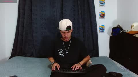 Snapshot of bastiaan_28 chatting on 11/06/25, 03:51 Bastian online show from 11/06/25, 03:51