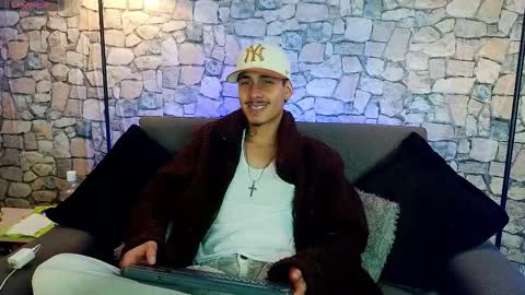 Snapshot of bastiaan_28 chatting on 11/14/25, 04:22 Bastian online show from 11/14/25, 04:22