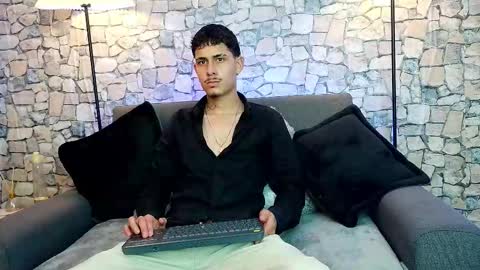 Snapshot of bastiaan_28 chatting on 11/16/25, 03:56 Bastian online show from 11/16/25, 03:56