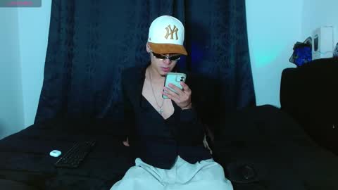 Snapshot of bastiaan_28 chatting on 11/23/25, 03:50 Bastian online show from 11/23/25, 03:50