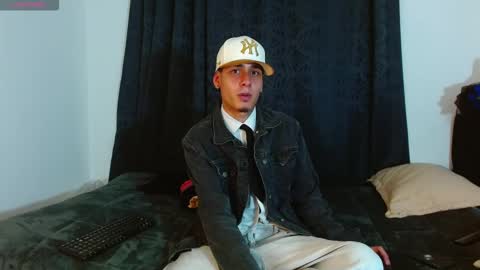 Snapshot of bastiaan_28 chatting on 11/28/25, 01:30 Bastian online show from 11/28/25, 01:30