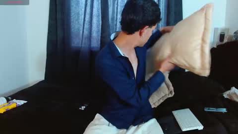 Snapshot of bastiaan_28 chatting on 11/30/25, 08:57 Bastian online show from 11/30/25, 08:57