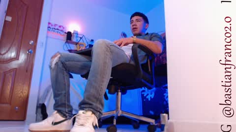 Snapshot of bastian_franco01 chatting on 12/21/24, 05:36 Bastian Independent Model online show from 12/21/24, 05:36