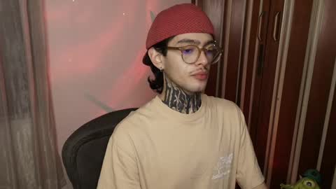Snapshot of bastiel_ chatting on 06/05/26, 04:19 Bastiel online show from 06/05/26, 04:19