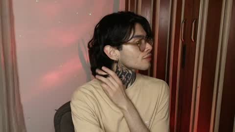 Snapshot of bastiel_ chatting on 06/19/26, 03:11 Bastiel online show from 06/19/26, 03:11
