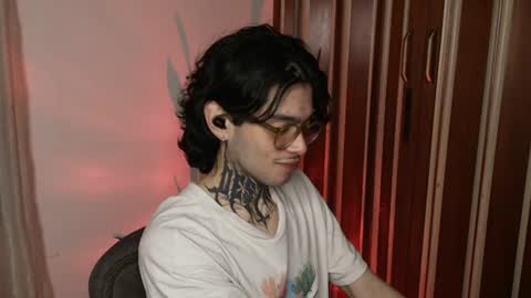 Snapshot of bastiel_ chatting on 06/20/26, 12:25 Bastiel online show from 06/20/26, 12:25