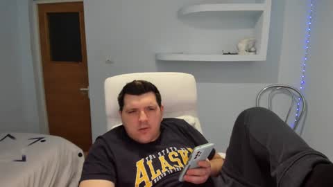 Snapshot of basystem8 chatting on 01/19/25, 02:17 BASY online show from 01/19/25, 02:17