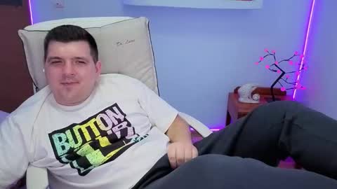 Snapshot of basystem8 chatting on 10/22/25, 03:12 BASY online show from 10/22/25, 03:12