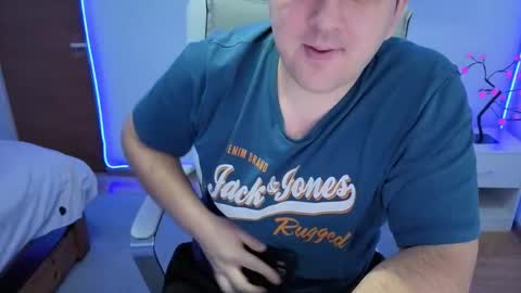 Snapshot of basystem8 chatting on 11/10/25, 04:39 BASY online show from 11/10/25, 04:39