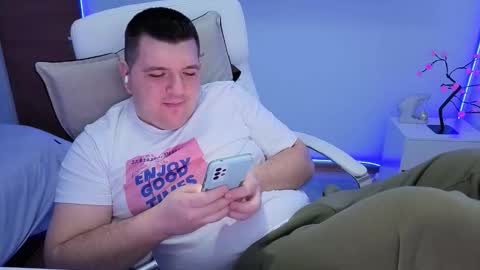 Snapshot of basystem8 chatting on 11/20/25, 04:45 BASY online show from 11/20/25, 04:45