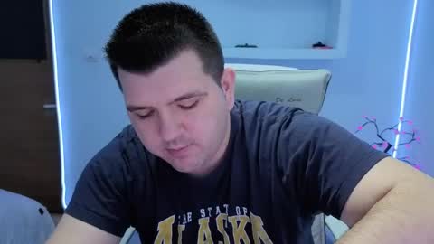 Snapshot of basystem8 chatting on 12/01/25, 04:50 BASY online show from 12/01/25, 04:50