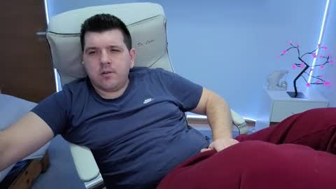 Snapshot of basystem8 chatting on 12/04/25, 04:00 BASY online show from 12/04/25, 04:00