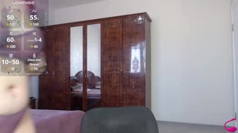 Snapshot of batari_giya chatting on 12/23/24, 05:06 Lara online show from 12/23/24, 05:06