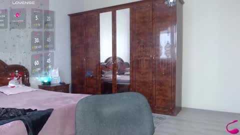 Snapshot of batari_giya chatting on 01/06/25, 08:14 Lara online show from 01/06/25, 08:14