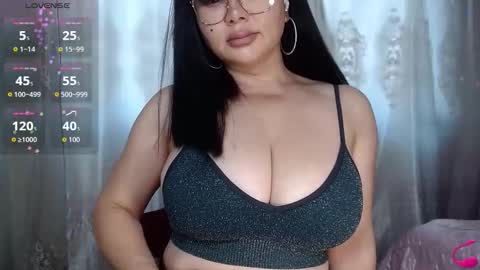 Snapshot of batari_giya chatting on 09/15/25, 04:56 Lara online show from 09/15/25, 04:56