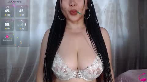 Snapshot of batari_giya chatting on 11/03/25, 05:09 Lara online show from 11/03/25, 05:09