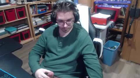 Snapshot of baterricky chatting on 11/30/25, 04:11 Ricky online show from 11/30/25, 04:11