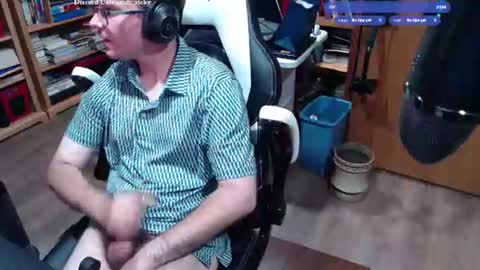 Snapshot of baterricky chatting on 07/11/26, 01:58 Ricky online show from 07/11/26, 01:58