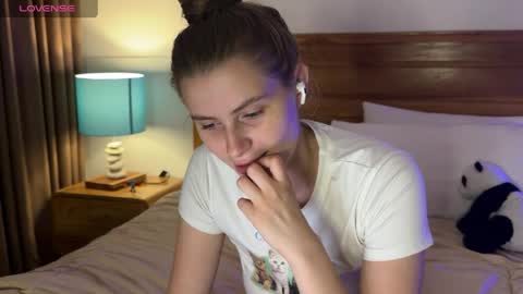 Snapshot of batewithkate chatting on 06/02/26, 12:45 Katrin online show from 06/02/26, 12:45