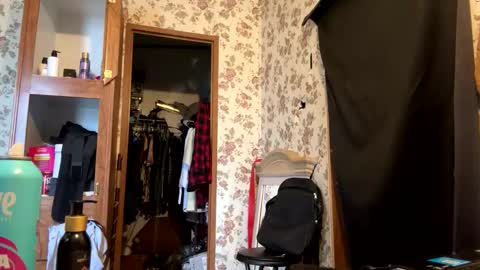 Snapshot of battlewolfxx chatting on 12/24/24, 03:47 battlewolfxx online show from 12/24/24, 03:47