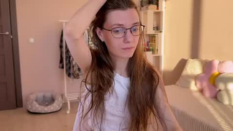 Snapshot of bb_lourels_ chatting on 05/23/26, 05:28 Lourel I will be here on and online show from 05/23/26, 05:28