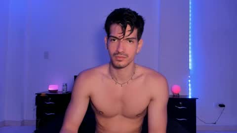 Valentino online show from 01/03/25, 09:15