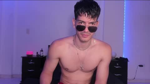 Valentino online show from 02/04/25, 09:31