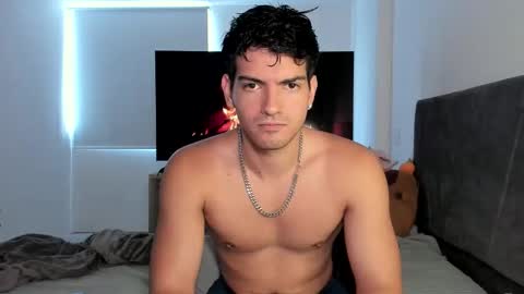 Valentino online show from 10/16/25, 08:32