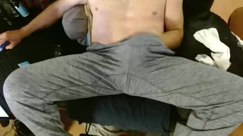 bbboooyyy11 online show from 10/22/25, 01:50