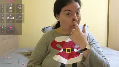 Snapshot of bbw_milf_4u chatting on 02/15/25, 06:33 Emma online show from 02/15/25, 06:33